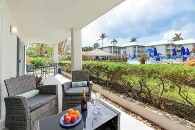 Image de Sunset Cove #114 Conveniently Located Next to the Pool on the Ground Floor!