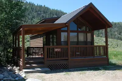 Image de Cozy \"Tiny Home\" style Cabin Perfect for Couples and Families