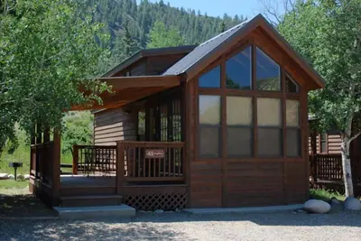 Image de Cozy \"Tiny Home\" style Cabin Perfect for Couples and Families