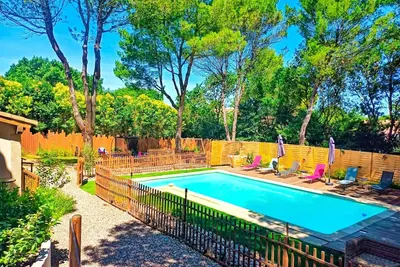 Image de gîte 6 pers. bain nordique privé, piscine, à 3 min. cité médiévale.