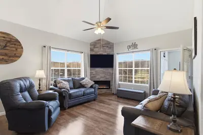 Image de Waterfront Condo with Resort Pool