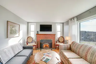 Image de Renovated Chatham Home ~ Half Mi to Downtown!