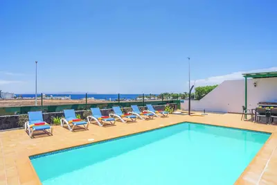 Image de Villa Brenas - Trois Chambres Villa, Couchages 6