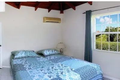 Image de Sunset Haven: 3 Bedroom Mount Standfast, St. James\n\n