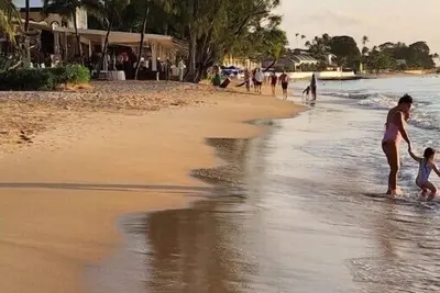 Image de Sunset Haven: 4 Bedroom Mount Standfast\n