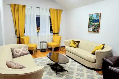 Image de Remodeled, cozy, family friendly, central place. Entire 2nd & 3rd floor to use. \n