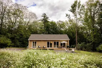 Image de Hot Tub, Swimming, Goats, Outdoor Movies, Wildflower Meadow, Fishing!