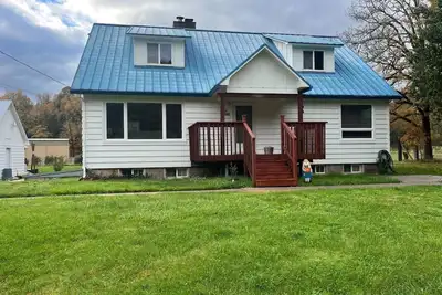 Image de Cozy retreat on 3 acres near Lost Creek Lake. Pet Friendly