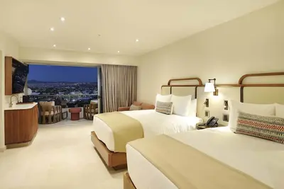 Image de Cabo San Lucas- Beachfront, Steps from the Marina and Downtown