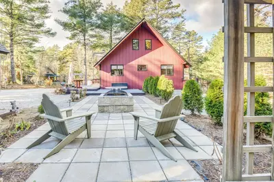 Image de Charming Tamworth Cabin w/ Grill & Fireplace