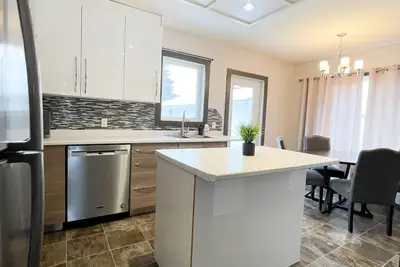 Image de Modern Comforts Downtown Living within walking distance to all the conveniences