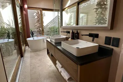 Image de Amazing, 2br contemporary Acre Resort Hacienda with private pool.