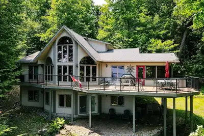 Image de Premier Haliburton Redstone Lake Location