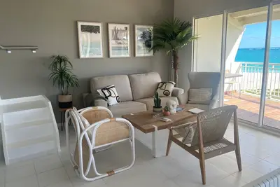 Image de Superbe appartement face à la mer, Baie Orientale