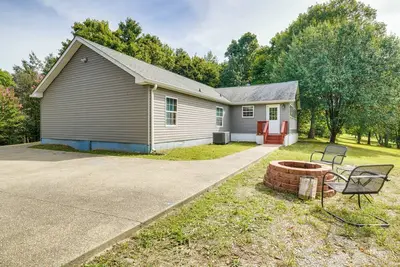 Image de Pet-Friendly Emerald Lake Retreat in Charlestown!