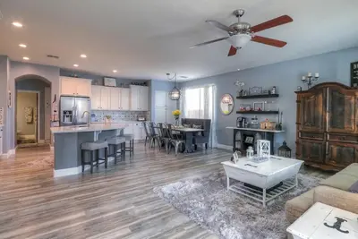 Image de Very Nice 5 Bedrm 3 Bath Home, Family ready home!