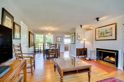 Image de 2 Mi to Dtwn Greensboro: Centrally Located Home