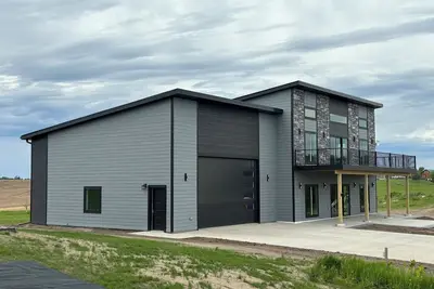 Image de Brand new lake house with panoramic view overlooking Lewis and Clark Lake.
