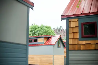 Image de Spacious Dogwood Tiny House with Full Kitchen - near Rocky Mtn National Park