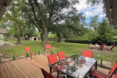 Image de Near Wsu:  Bumper Pool and Fire Pit! Hosted by Homes by Cnj