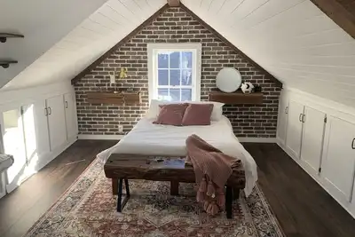 Image de The Red House \nHome near historic downtown Hartville