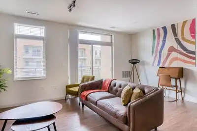 Image de Inviting Waltham 2br w/ Gym & In-Unit W/D, near Dining, by Blueground