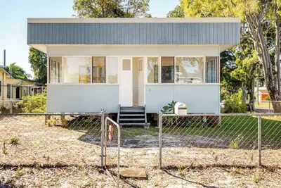 Image de Entire Beach House on Bribie Island. 1 block from waterfront!