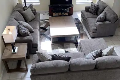 Image de Family Ready in Gated Community Near Attractions