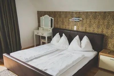 Image de Doppelzimmer mit Seeblick und Balkon - Hotel Litzlberger Keller