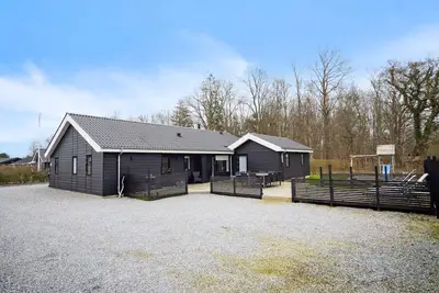 Image de Modern summer house in Pøt with spa & sauna