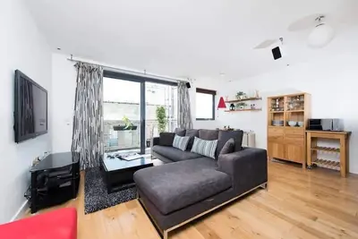 Image de Fabulous 2 Bedroom Apartment w Balcony in London