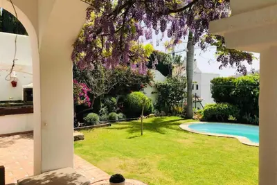 Image de Beautiful home with private garden and pool\n\n