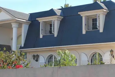 Image de Villa de caractère de 600m2 tout près de Valence (Métro/accès voie rapide)