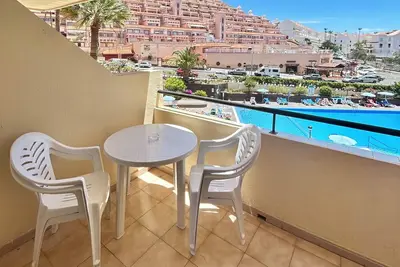 Pool view studio in Castle Harbour (C006)