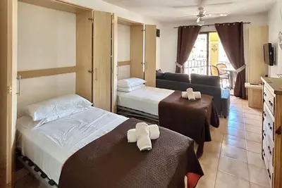 Image de Studio apt. in Castle Harbour with pool view (C012)