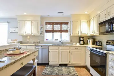 Image de Explore Downtown and Pleasant Bay!