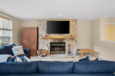 Image de Seasons Lodge | Trailside Condo w/ Fireplace!