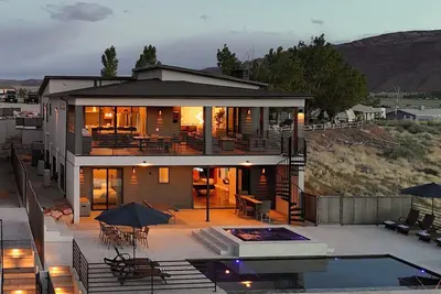 Image de Exclusive Retreats Desert Vista 6 Bedroom all Suites - Ultimate Vacation Home
