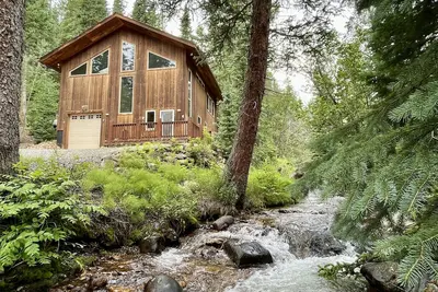Image de New! Secluded Forest Oasis - Backs up to National Forest - Fireplace