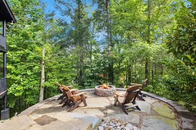 Image de Outdoor living, firepit, game room, hot tub, ultra luxury, community pool