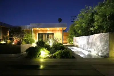 Image de Architectural Modernist Spa