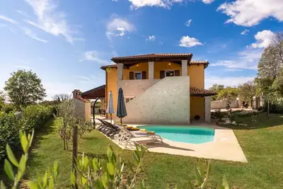 Image de Villa Amalija, a holiday home with a heated pool