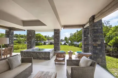 Image de Moderne appartement en bord de mer avec vues imprenables