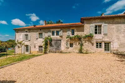 Image de La Grange Blanche - Six Chambres Villa, Couchages 12