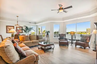 Image de Harbor Landing 201a - Beautiful 3 Br End unit with huge balconies