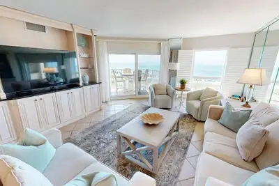 Image de Ir 205 is a 2 Br Gulf front - Large and Spacious with Washer/Dryer