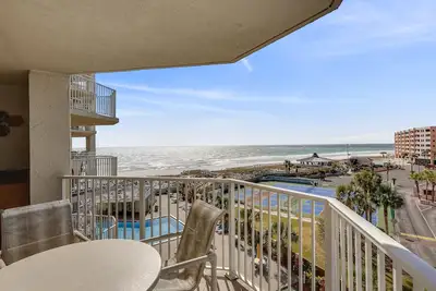 Image de Ir 411 is a 2 Br 2 Ba that is spacious and beautifully decorated - Sleeps 6