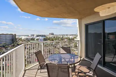 Image de Ir 617 - 2 Br 2 Ba top floor sunset unit - over 1300 sf and washer/dryer