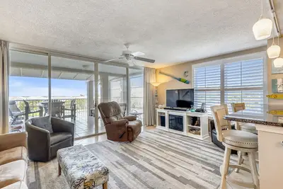 Image de Mag 112 is a Beautiful 2 Br with free beach service for 2 in Destin Pointe
