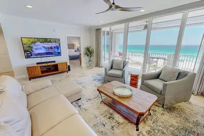 Image de Oceania 407 Beautiful 3 Br right on the beach with 40' balcony